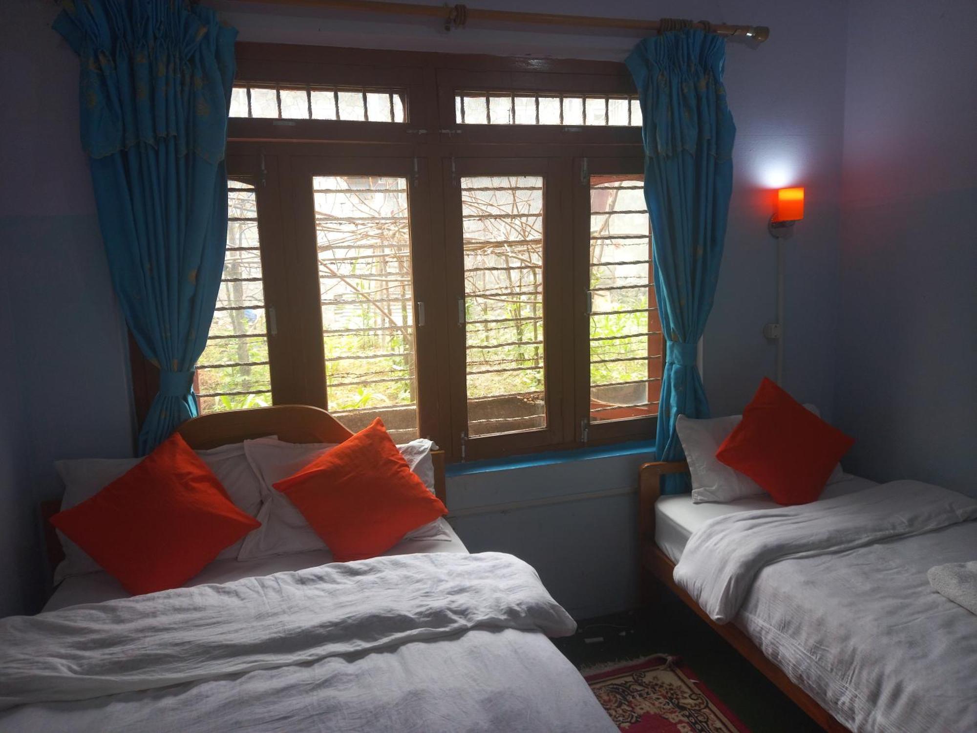 Galaxy Inn Guest House Pokhara Exterior foto