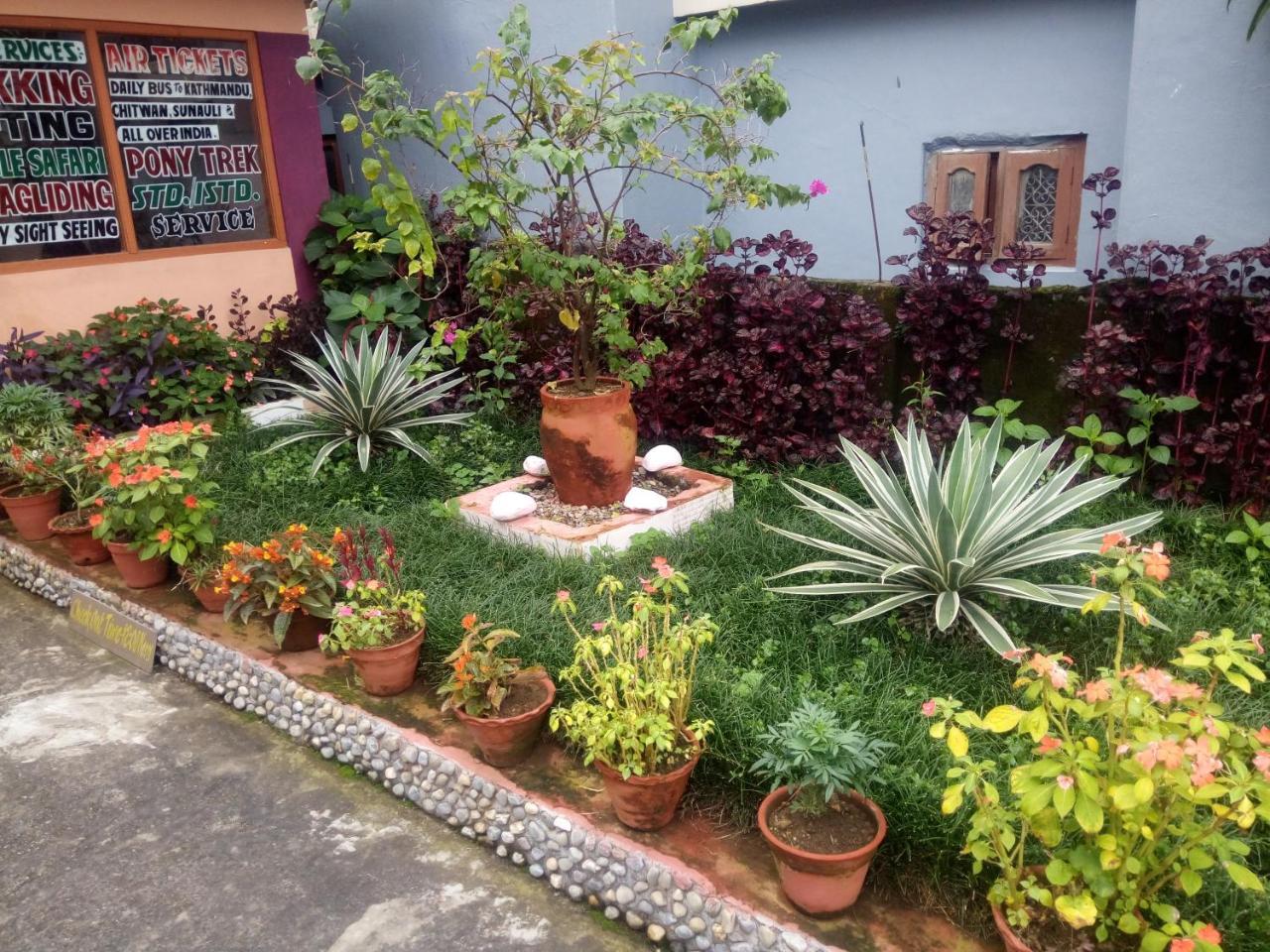 Galaxy Inn Guest House Pokhara Exterior foto